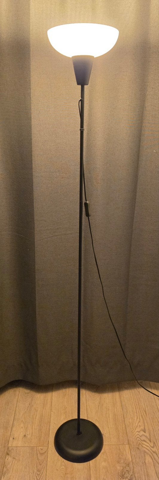 2x Moderne vloerlampen- te besturen met IKEA app + 5 kleuren, Ophalen, Zo goed als nieuw, Kunststof, 150 tot 200 cm