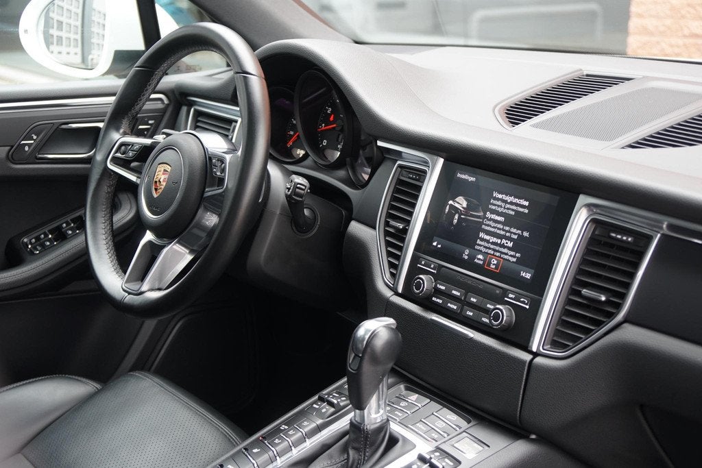 Porsche Macan 2.0 + PANORAMADAK / LUCHTVERING / 21" TURBO /, Auto's, Porsche, Automaat, Gebruikt, 4 cilinders, Wit