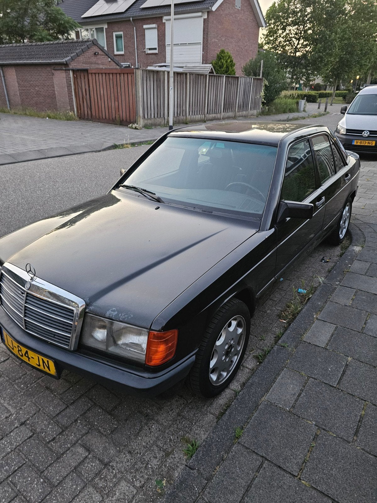 Mercedes 190 2.0 1984 apk, Auto's, Nissan, Voorwielaandrijving, 1345 kg, Stof, 75 €/maand