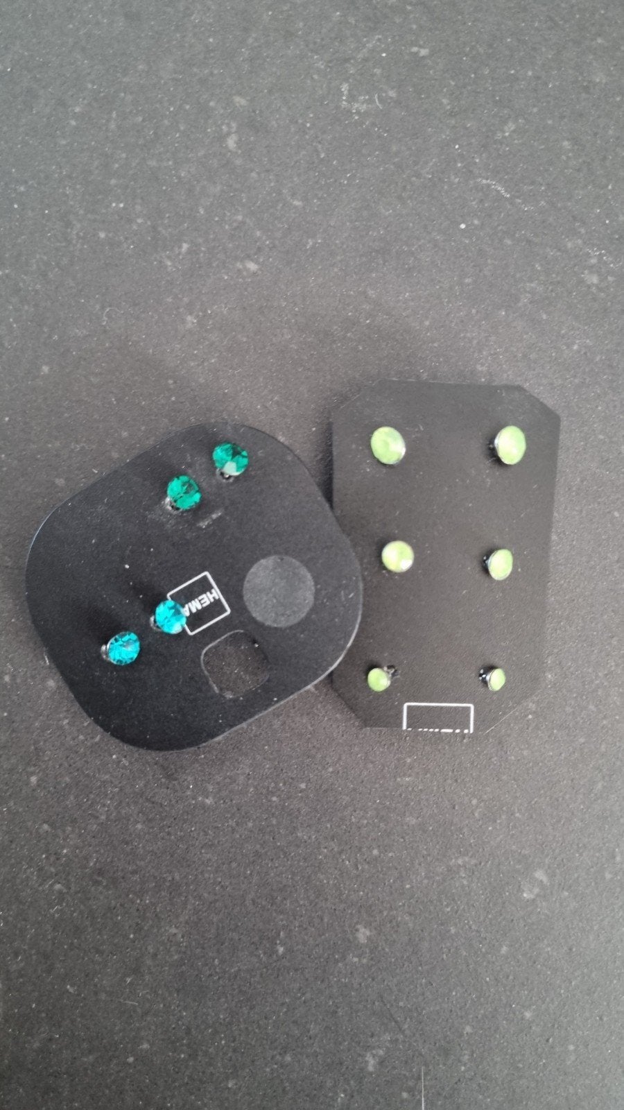 Set van 2 paar HEMA oorbellen - Groen en Blauw, Sieraden, Tassen en Uiterlijk, Oorbellen, Ophalen, Overige materialen, Zo goed als nieuw
