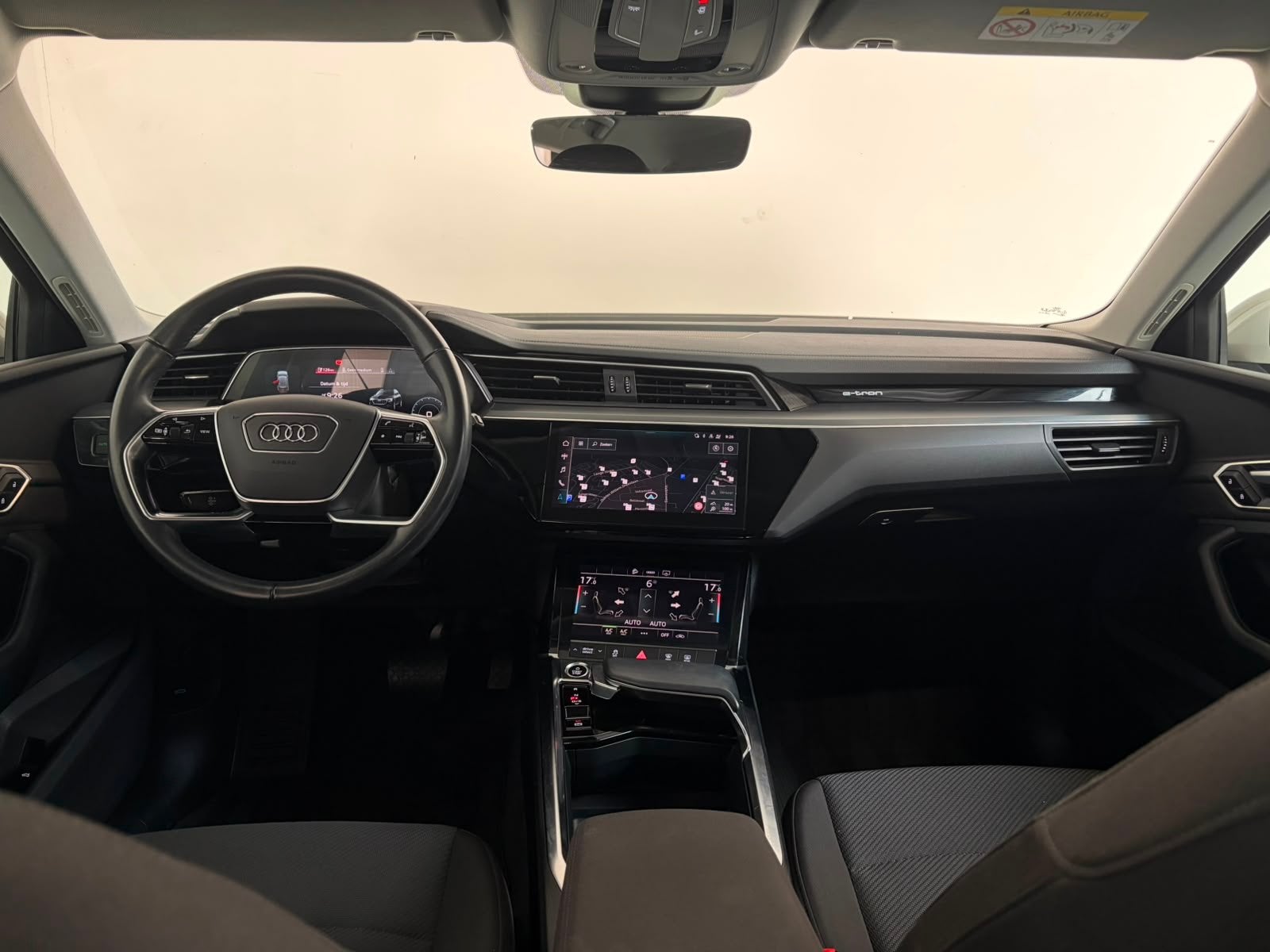 Audi e-tron 55 quattro edition 95 kWh (bj 2021, automaat), Auto's, Automaat, 131 €/maand, Parkeersensor, Vierwielaandrijving