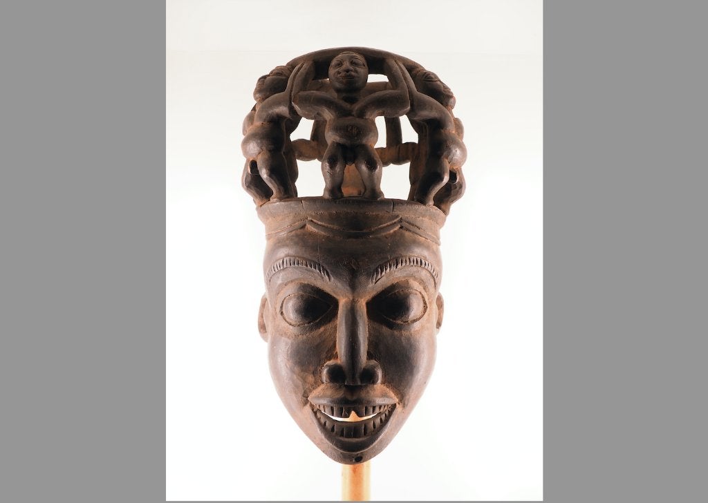 Groot Bamoun / Bamileke Helmmasker KAMEROEN (251003-03), Antiek en Kunst, Hout, Bruin, Afrika, Masker