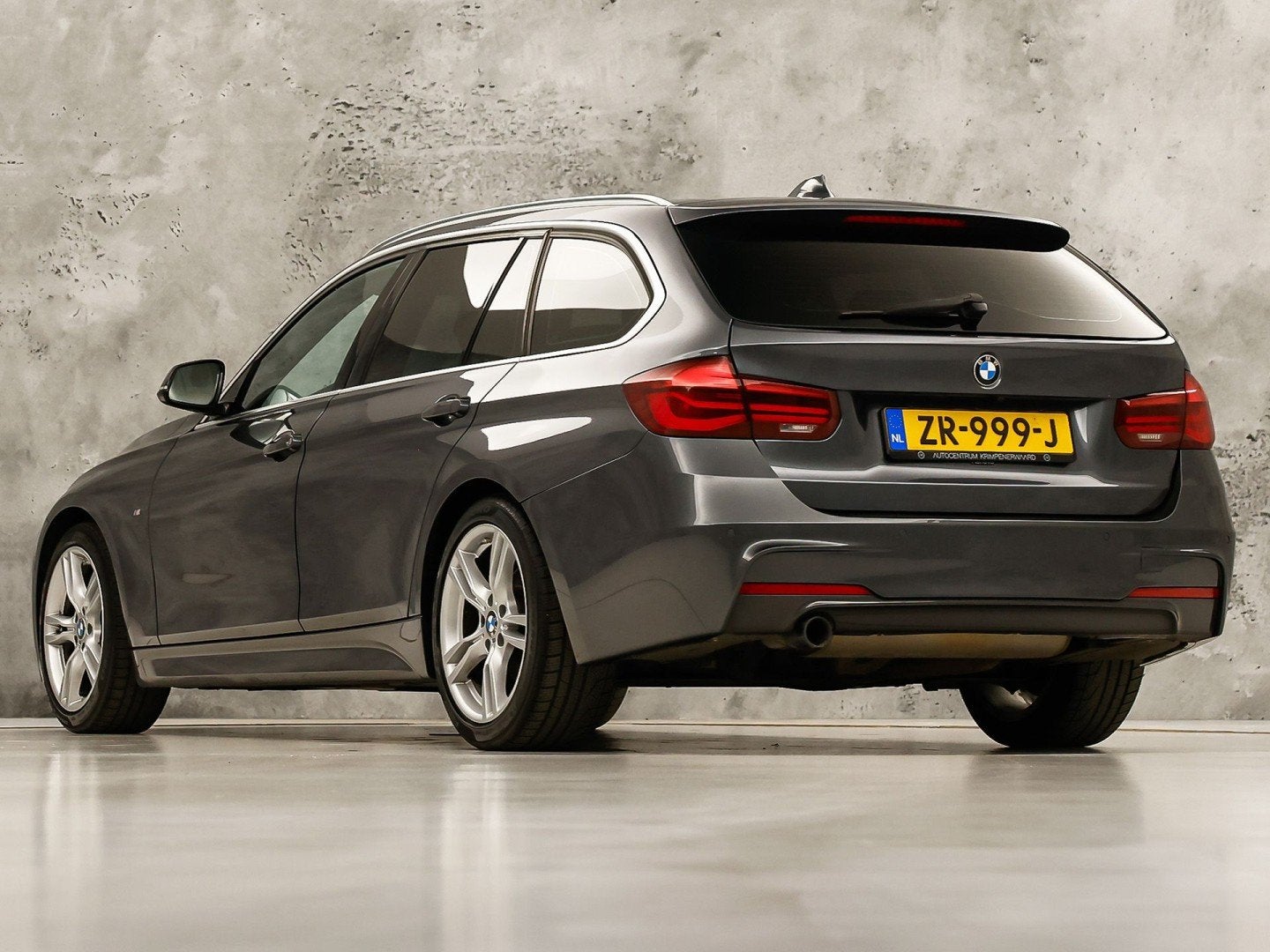 BMW 3 Serie 318i M Sport Automaat (PANORAMADAK, M PAKKET, GR, Auto's, Automaat, Gebruikt, Euro 6, 1465 kg