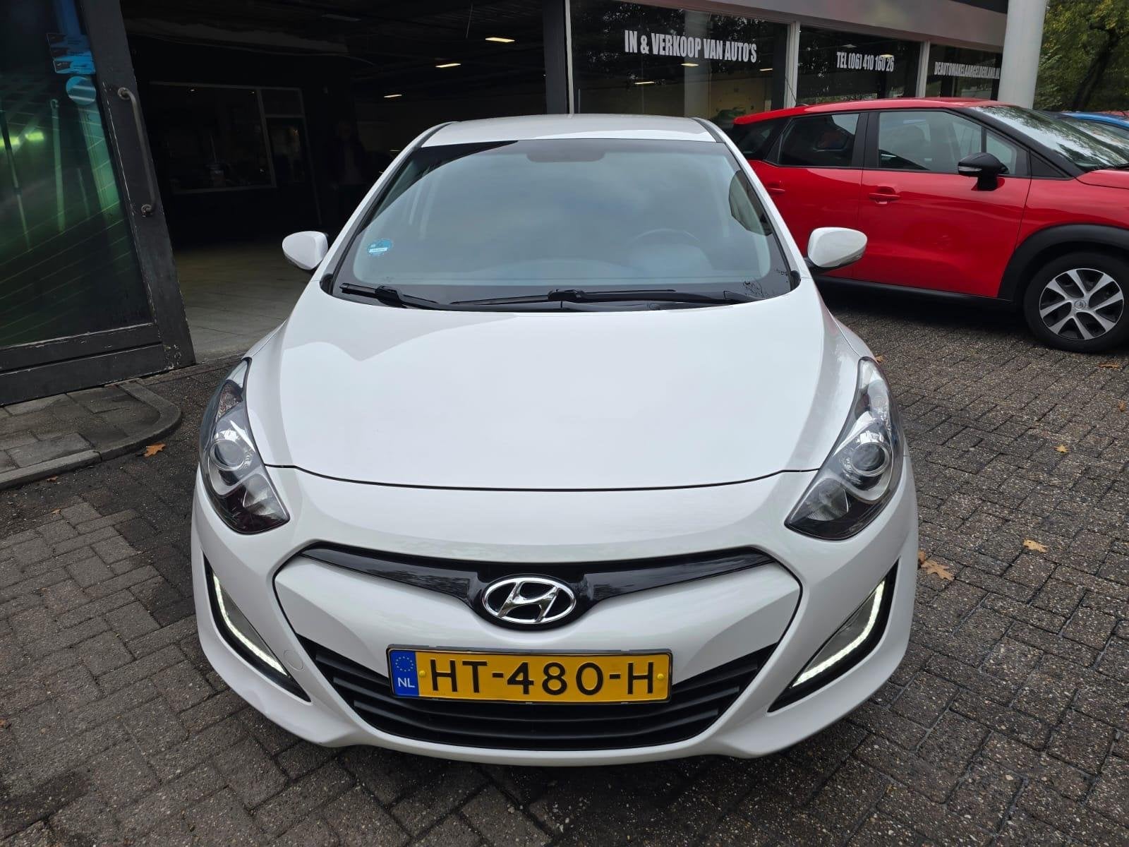Hyundai i30 1.6 GDI i-Motion Plus | NIEUWE APK | NAVI | CAME, Gebruikt, 1591 cc, 4 cilinders, Wit
