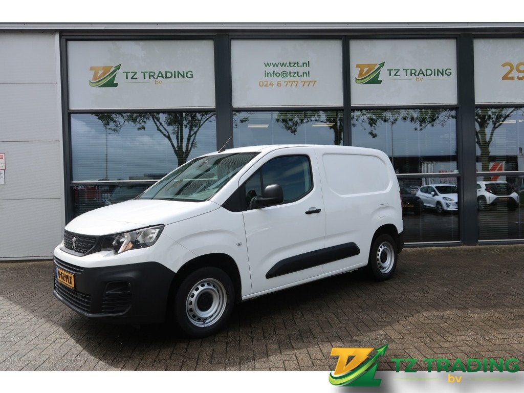 Peugeot Partner 1.2 PureTech Premium 3-zitter (bj 2022), Stof, 1199 cc, Wit, 3 cilinders