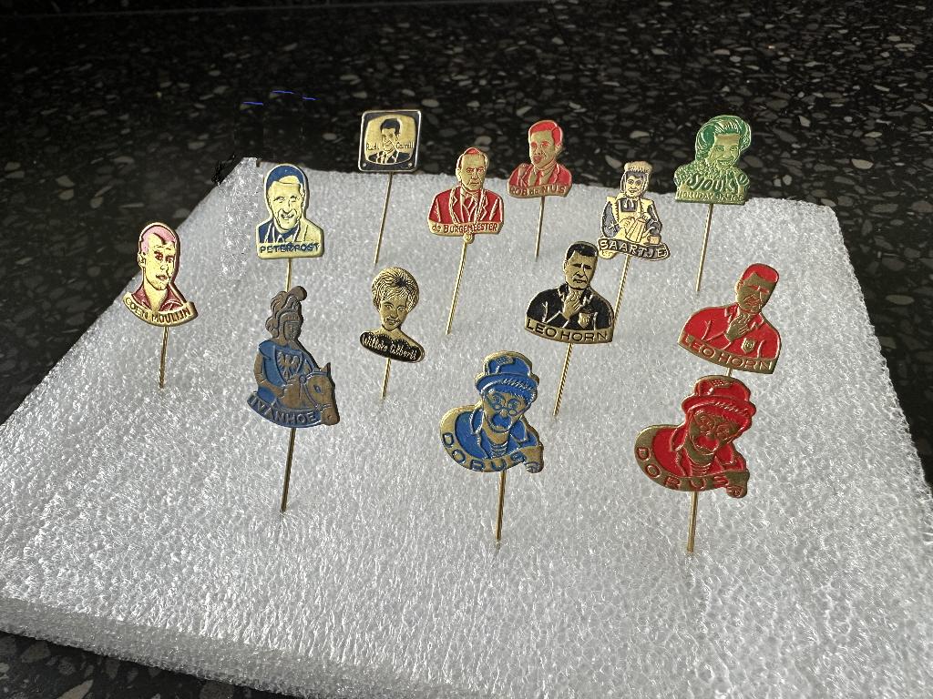 Speldjes spelden speld Bekende Nederlanders / Acteurs., Ophalen of Verzenden, Gebruikt, Figuurtje, Speldje of Pin