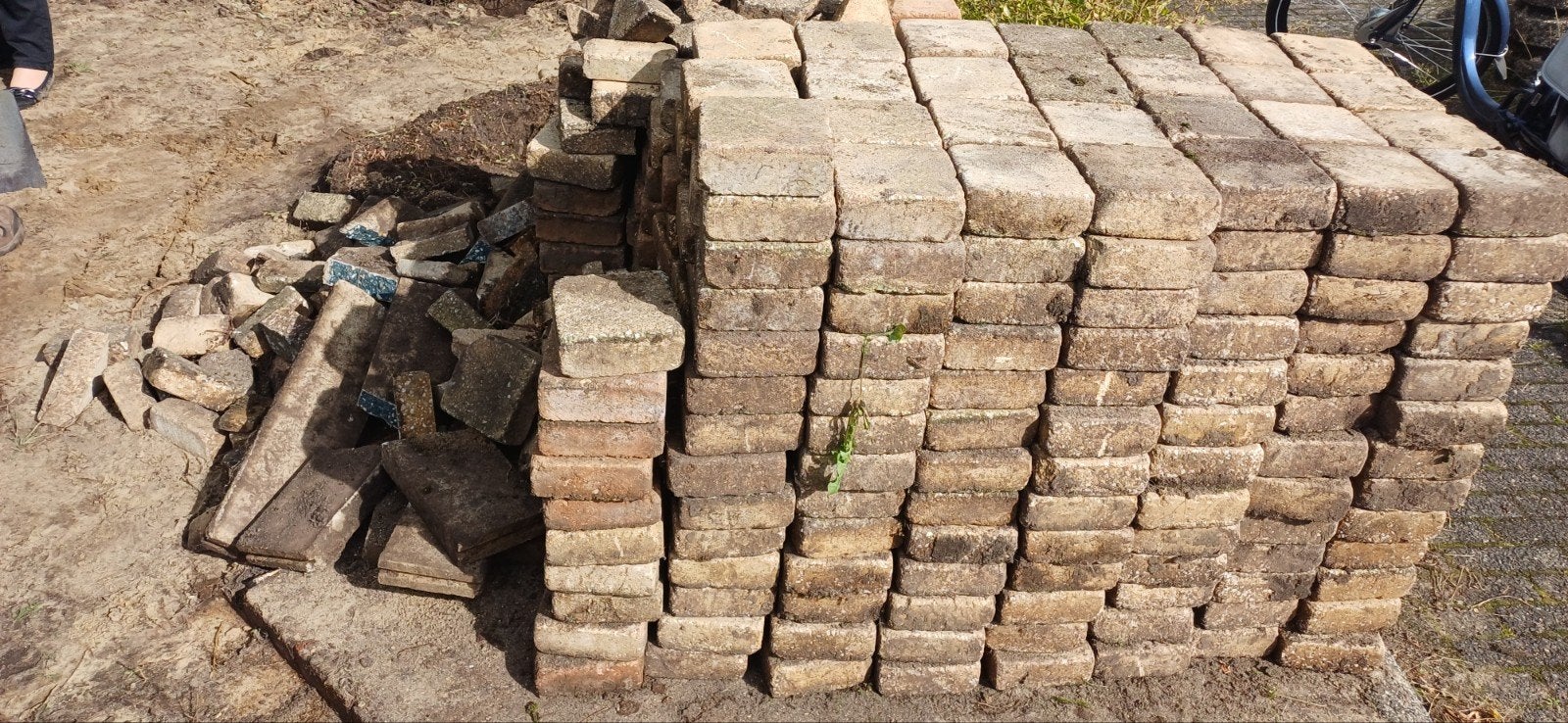 Gratis afhalen: ca. 14m² stevige klinkers voor terras/oprit, Ophalen, Gebruikt, Klinkers, 10 m² of meer