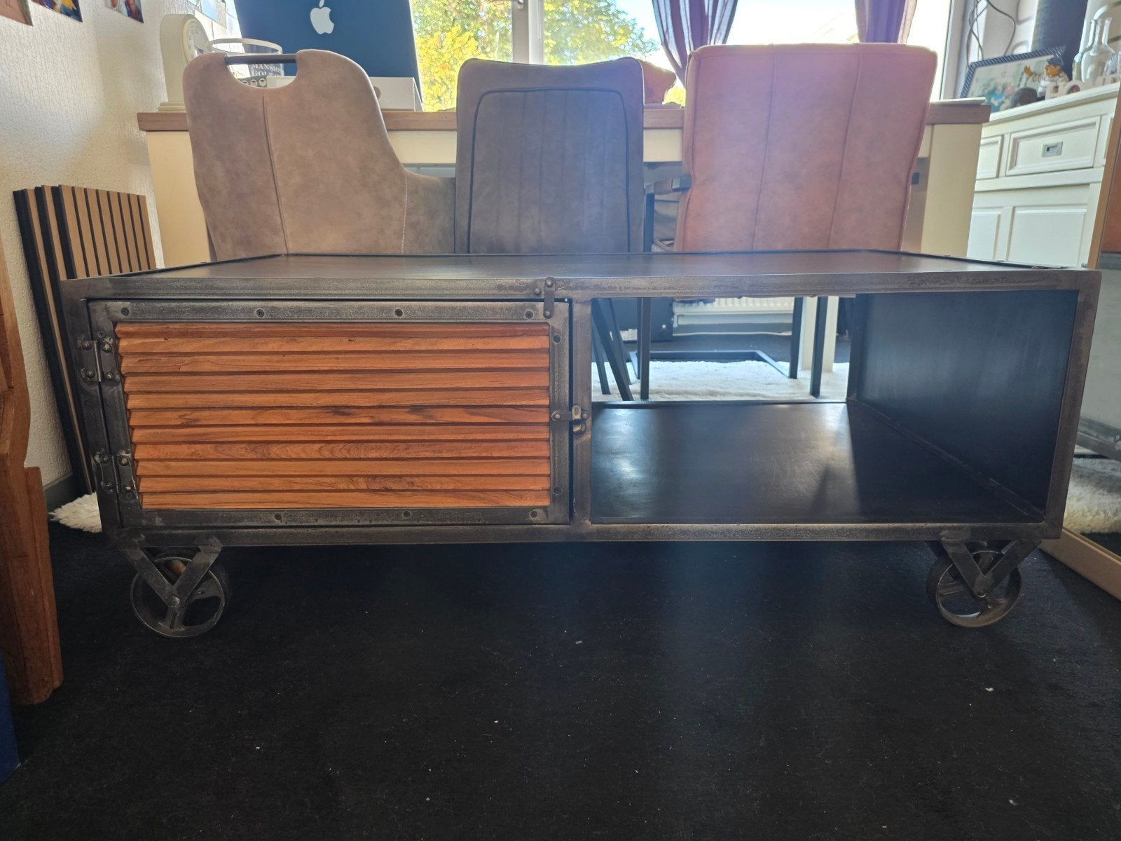 Industriële salontafel/tv-meubel met mangohout en wielen, Overige houtsoorten, Gebruikt, 50 tot 100 cm, 100 tot 150 cm