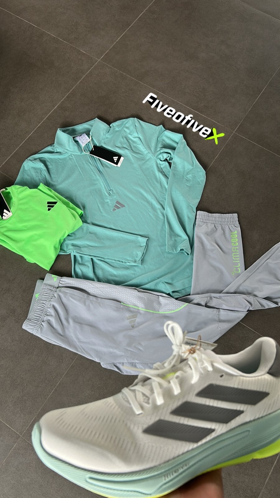 Adidas trainingspak met t-shirt, broek, trui en patta, Ophalen of Verzenden, Zo goed als nieuw