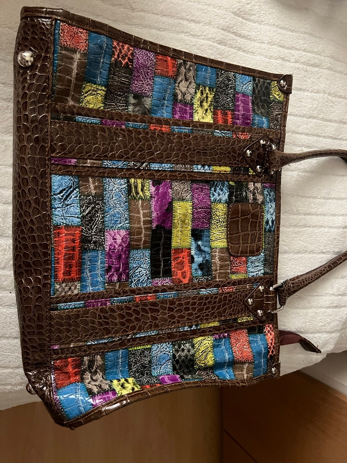 Bruine handtas met kleurrijke patchwork details, Ophalen of Verzenden, Gebruikt, Bruin, Handtas