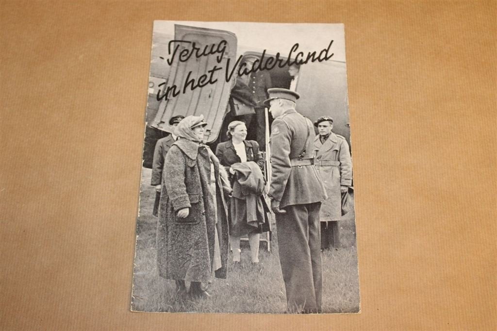 Terug in het Vaderland — Koninklijk Huis 1945, Gebruikt, -, -, Ophalen of Verzenden
