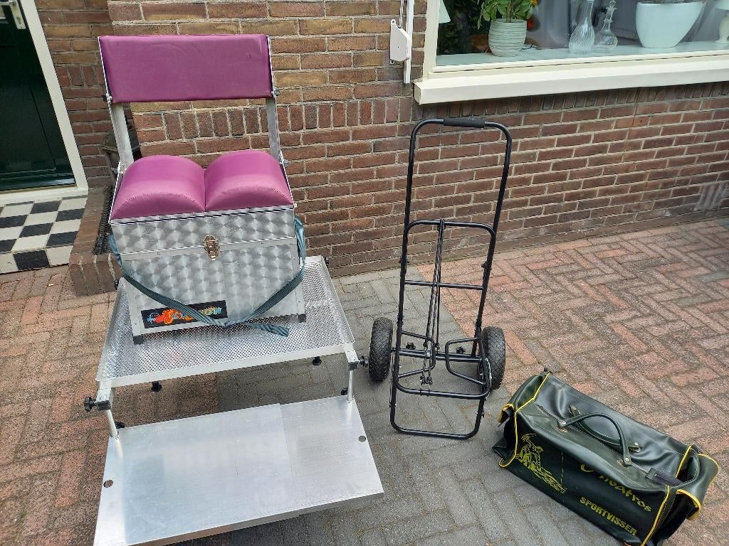 Hengelsport. Viskoffer, visplateau, vistas en vis trolley., Ophalen, Gebruikt, Koffer of Tas