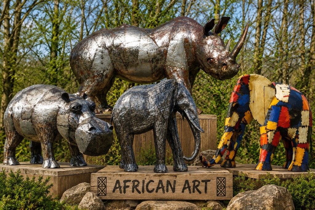 Prachtige handgemaakte beelden uit Afrika, Antiek en Kunst, Ophalen of Verzenden, Meerkleurig, Metaal, Handgemaakt