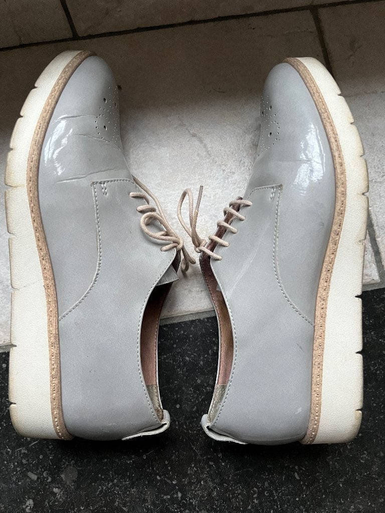 Tamaris grijze lakschoenen maat 38., Tamaris, Overige typen, Ophalen of Verzenden, Grijs