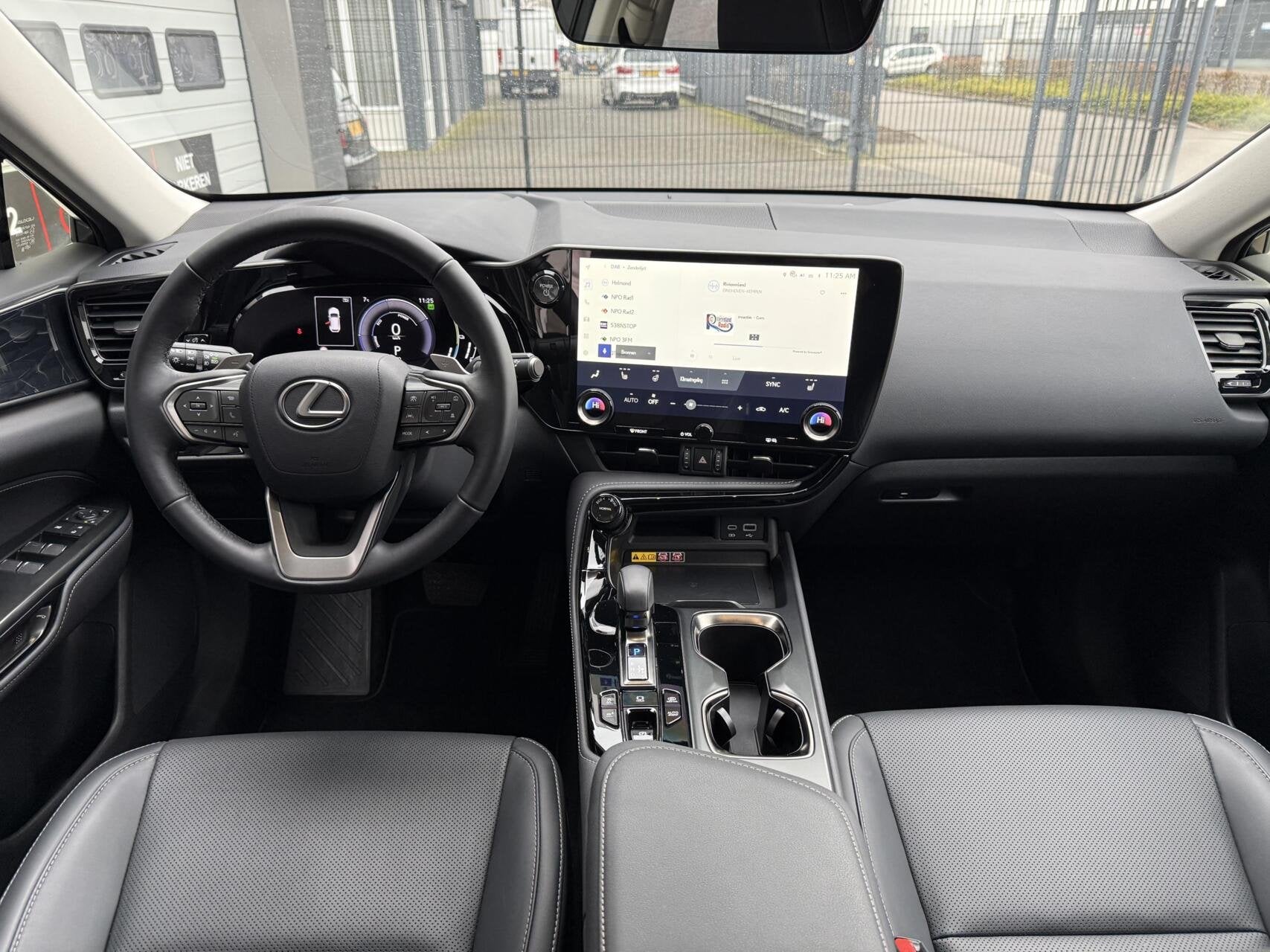 Lexus NX 450h+ AWD PLUG-IN Luxury Line TREKHAAK, Auto's, Automaat, Gebruikt, 4 cilinders, Verwarmde buitenspiegels