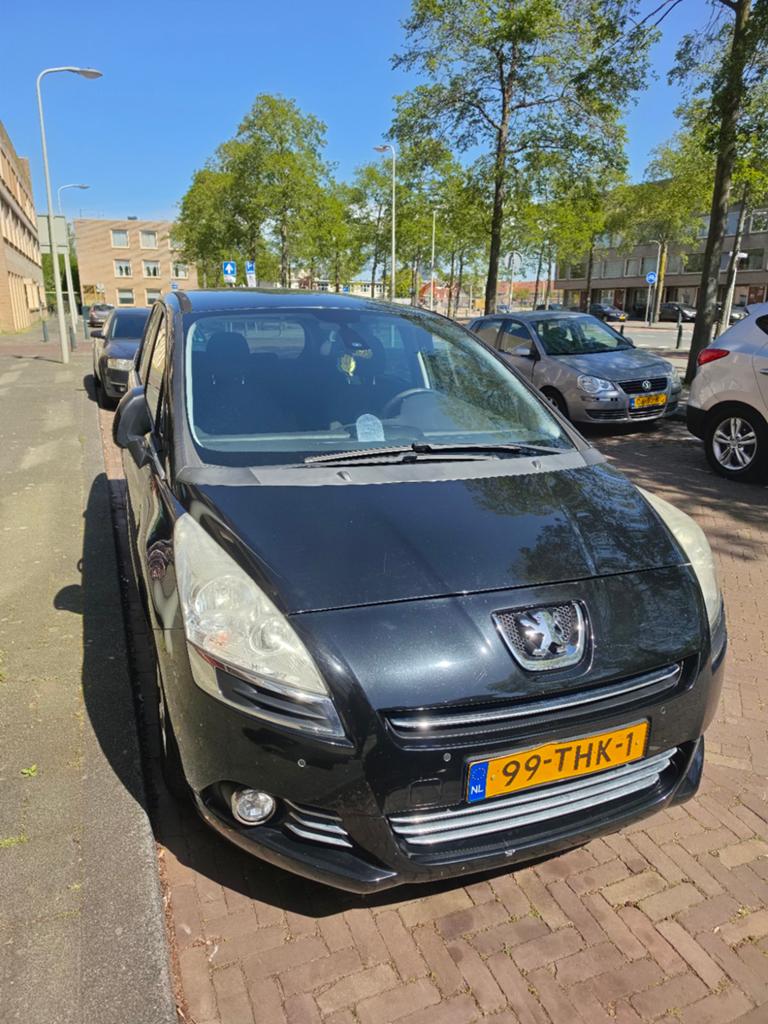 Peugeot 5008 1.6 VTI 7PL 2012 Zwart, Voorwielaandrijving, 4 cilinders, 7 stoelen, Zwart