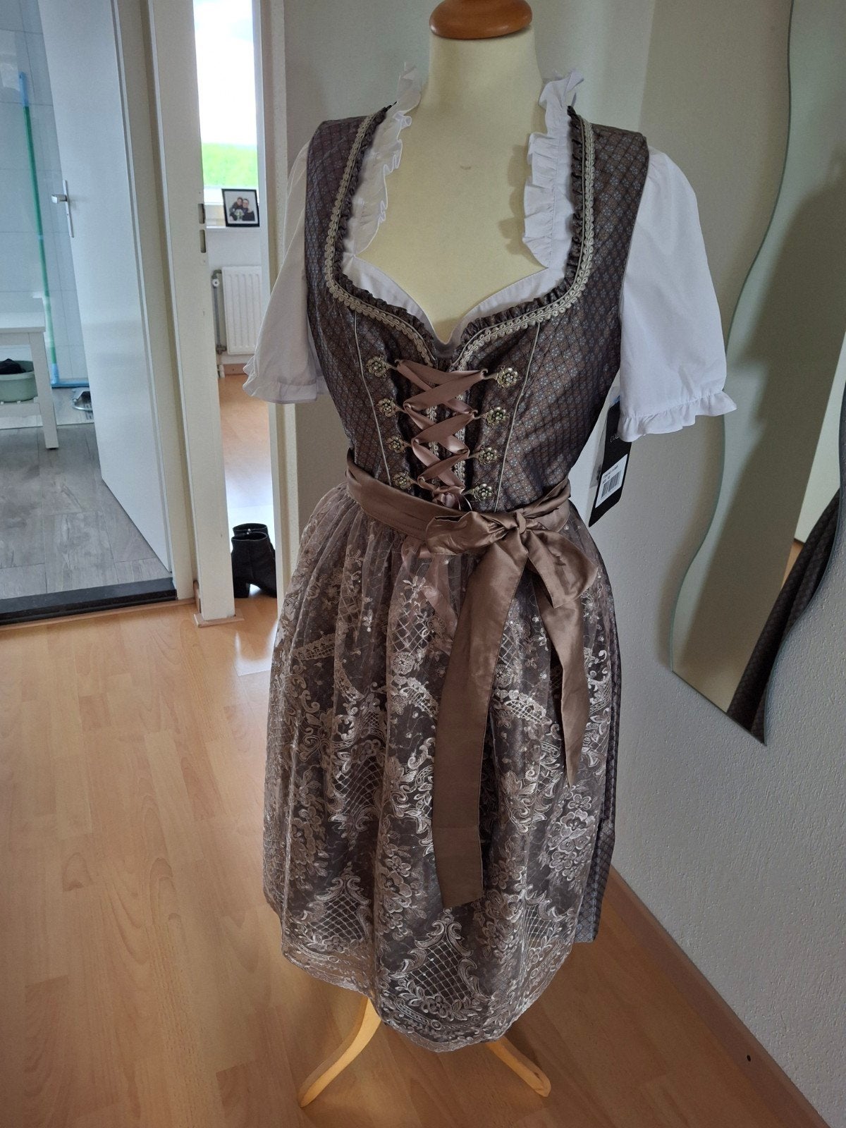 Nieuwe Dirndl van Haus Huberts Trachtenmode - Maat 40, Bruin, Haus Huberts, Nieuw, Knielengte