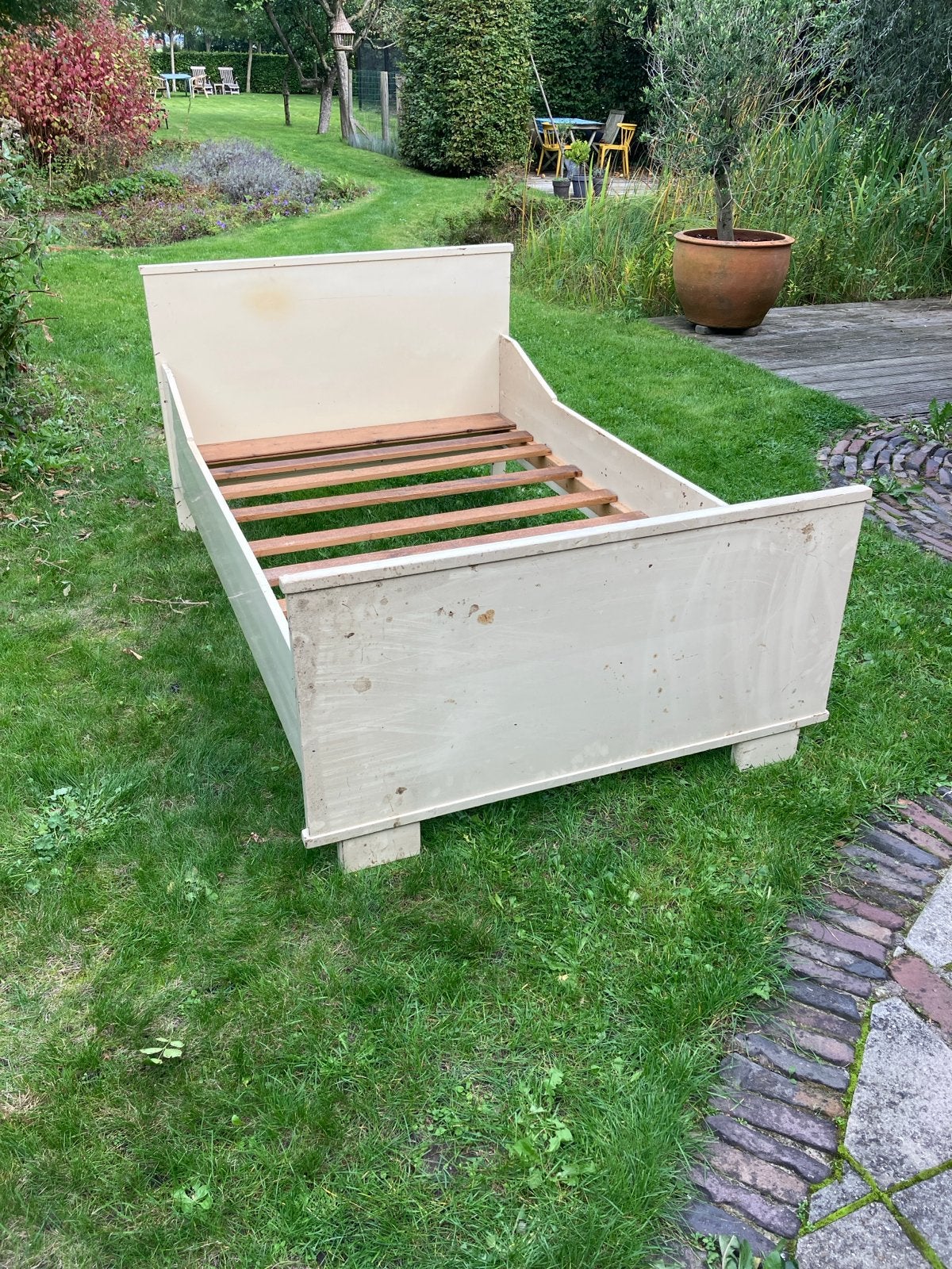 Vintage houten eenpersoonsbed - Crèmekleurig, Antiek en Kunst, Ophalen
