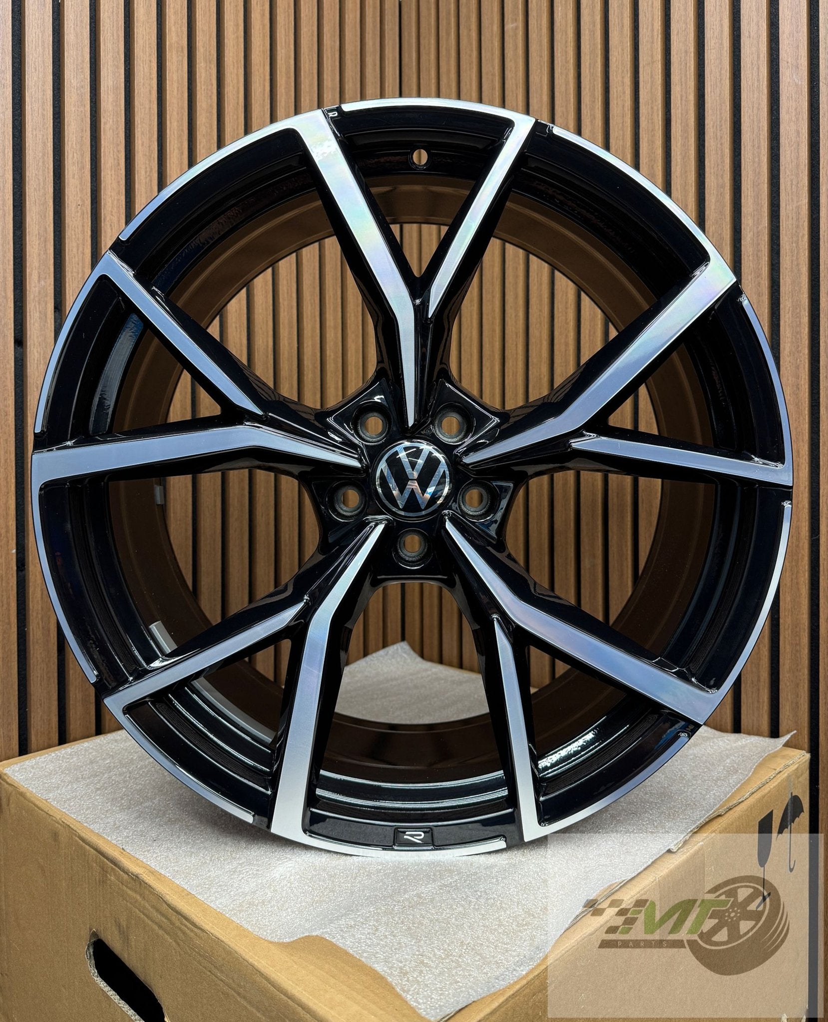 21” Vw Tiguan R ESTORIL 5NA601025AK 5HA601025AS velg OEM, Gebruikt, -, -, Band(en)