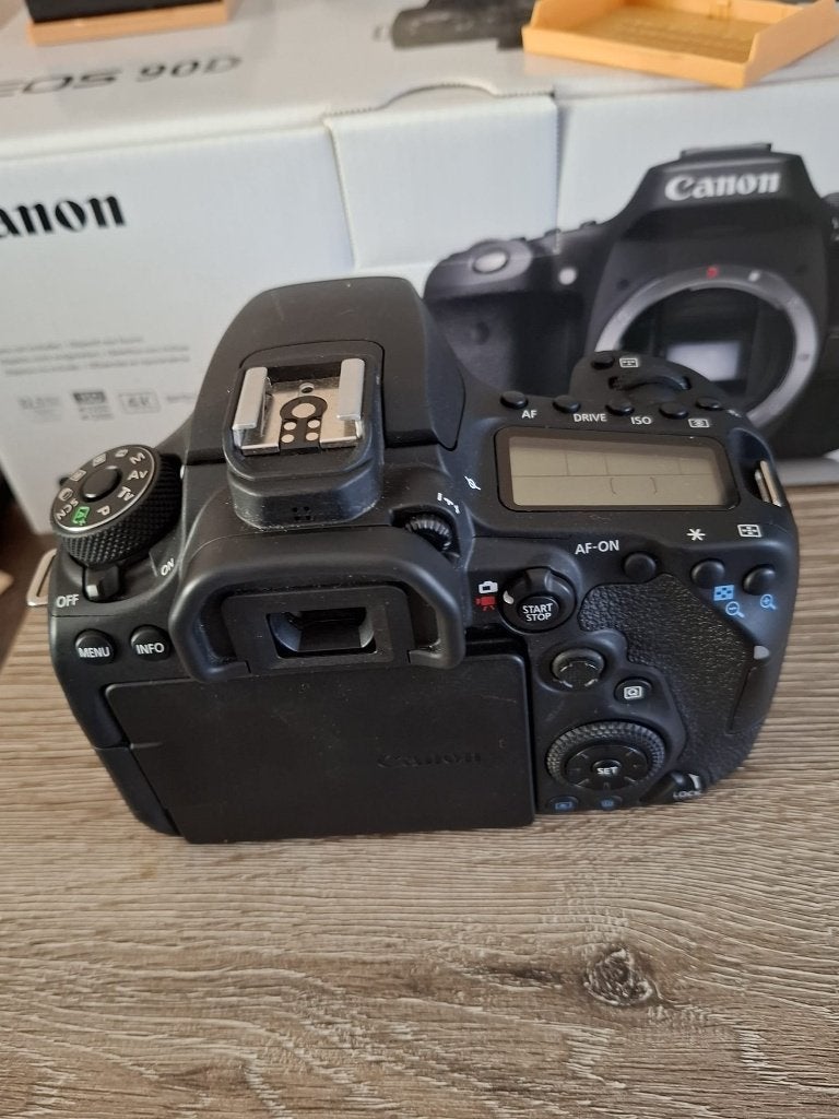 Foto 3 van Canon eos 90D NIEUWSTAAT