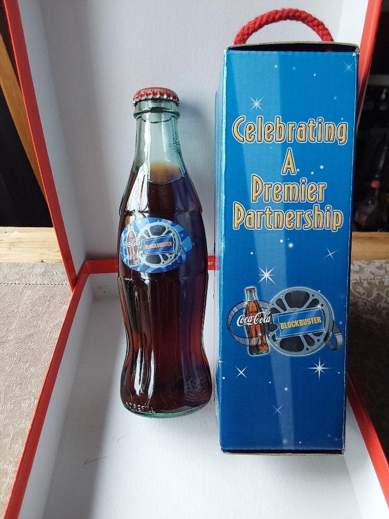 Coca Cola fles Blockbuster 2001 in doos Limeted, Verzamelen, Ophalen of Verzenden, Nieuw, Gebruiksvoorwerp
