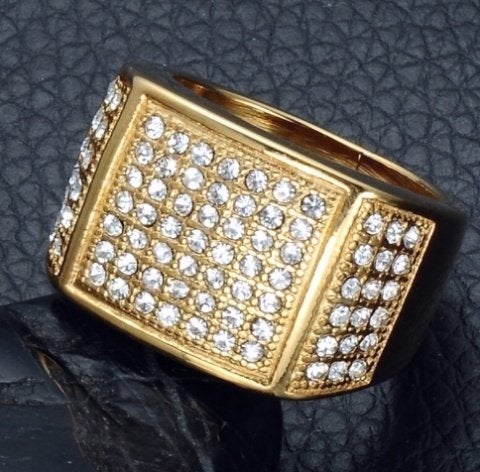 Trendy stalen met goud verguld heren ring met kristalen, Sieraden, Tassen en Uiterlijk, Ringen, Met kristal, 20 of groter, IJzer of Staal