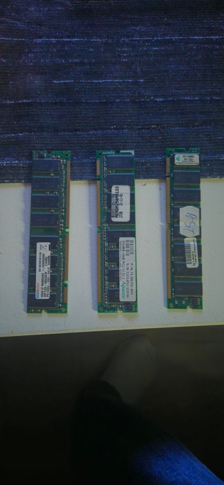 Oude SD RAM sticks - 128MB en 2 256MB PC133, Computers en Software, RAM geheugen, Gebruikt, Desktop, 1 GB of minder, Overige soorten