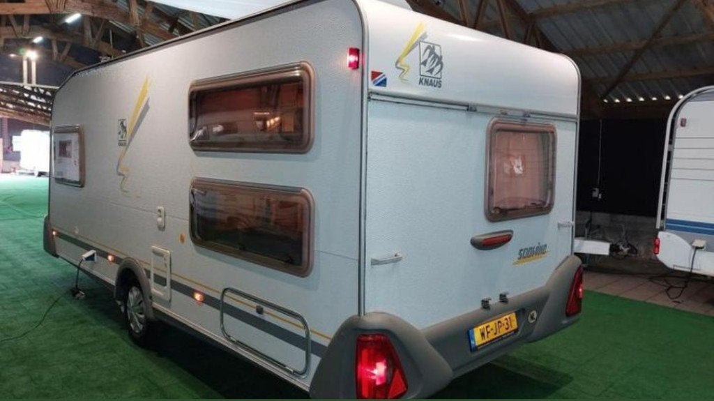 Knaus Südwind 500 KMF incl. stapelbed en Isabella voortent, Caravans en Kamperen, Rondzit, Particulier, 5 tot 6 meter, Knaus