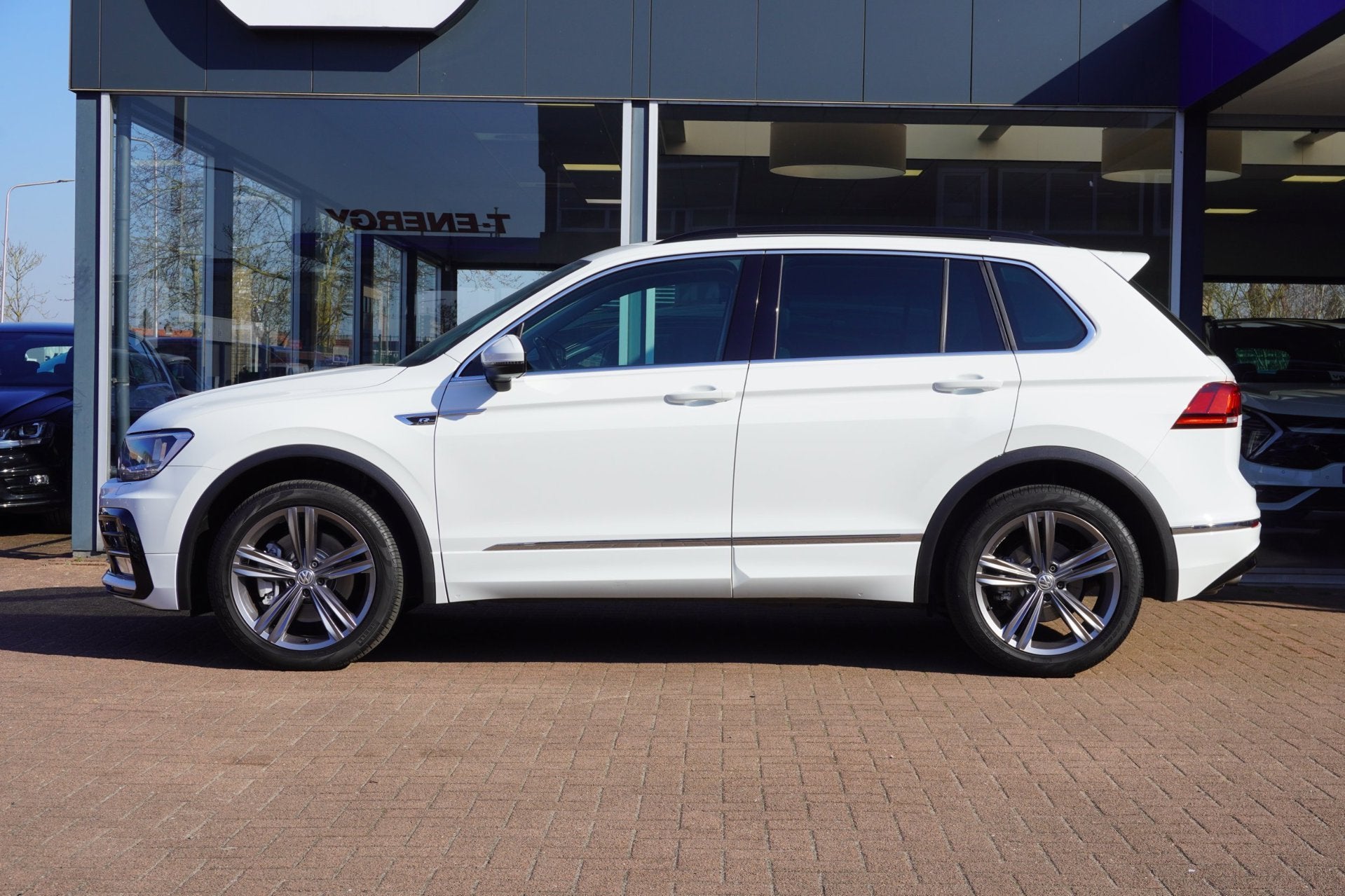 Volkswagen Tiguan 2.0 TSI 4Motion Highline / R-Line | Automa, Auto's, Dealer onderhouden, Stof, Gebruikt, Euro 6