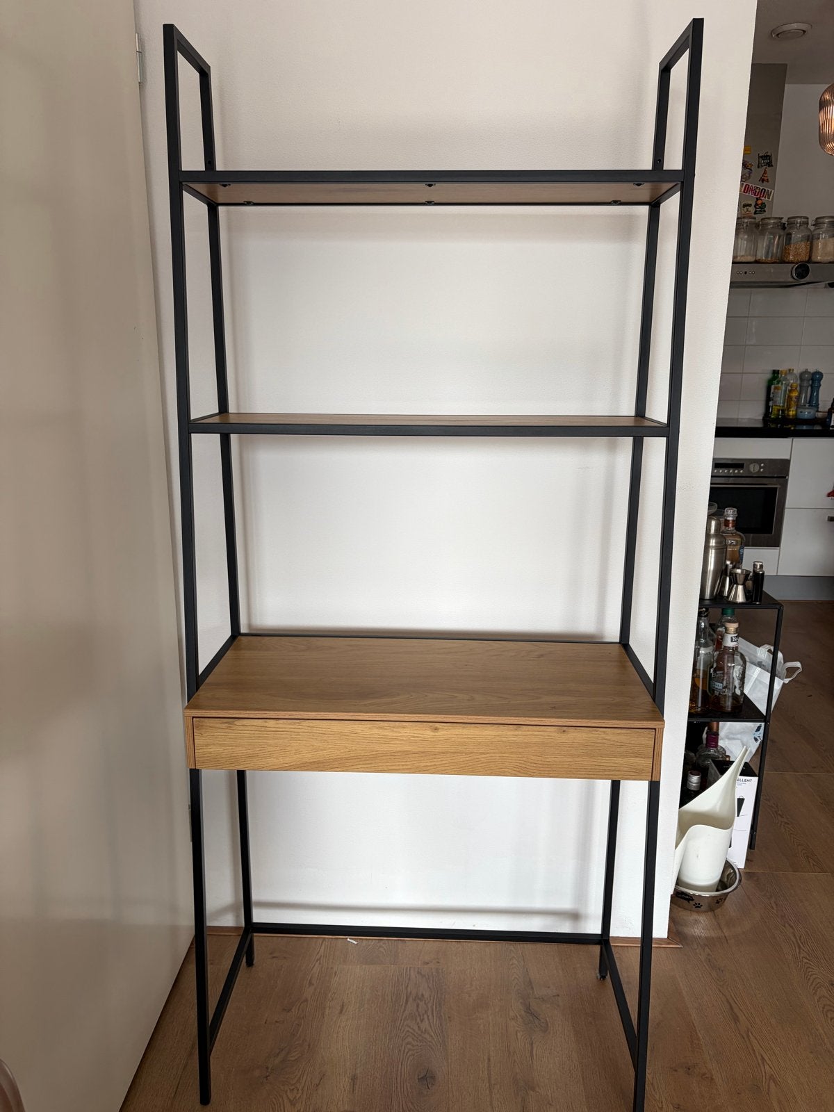 Klein bureau met planken en lade. Leen Bakker Kyan serie, Huis en Inrichting, Ophalen, Gebruikt, Bruin, Computerbureau