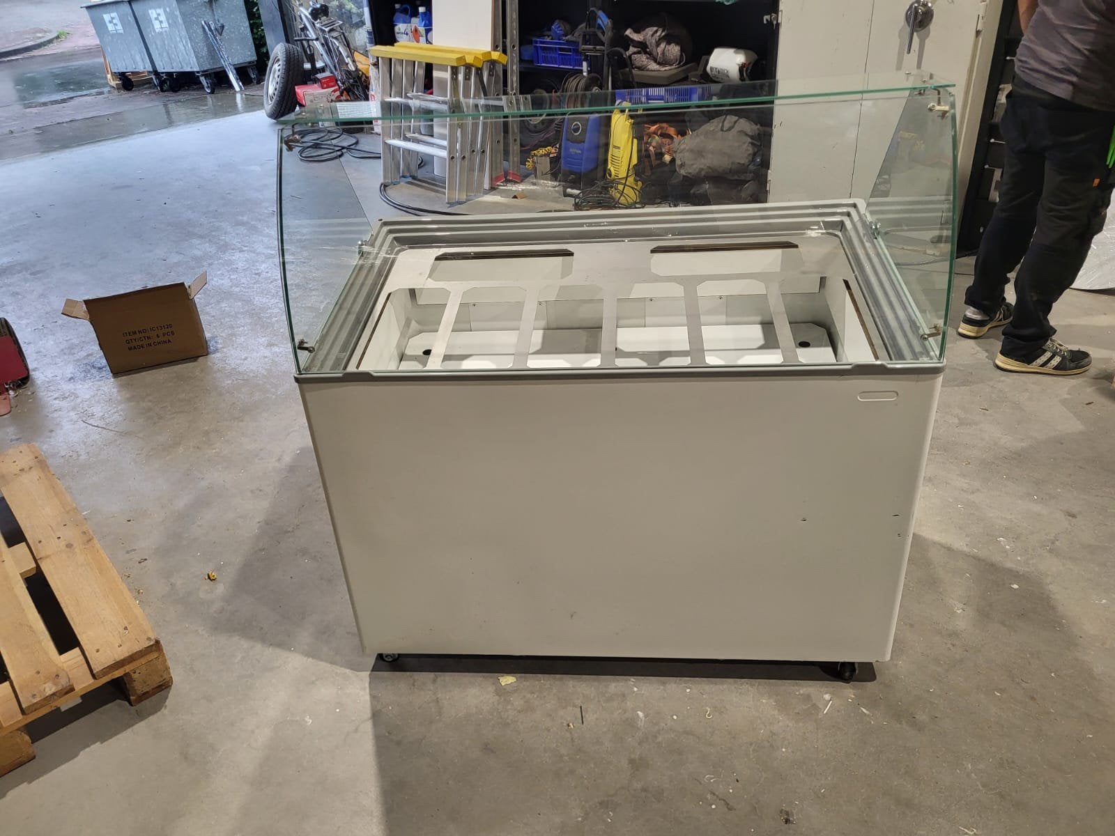 IJs vitrine, Ophalen of Verzenden, Zo goed als nieuw