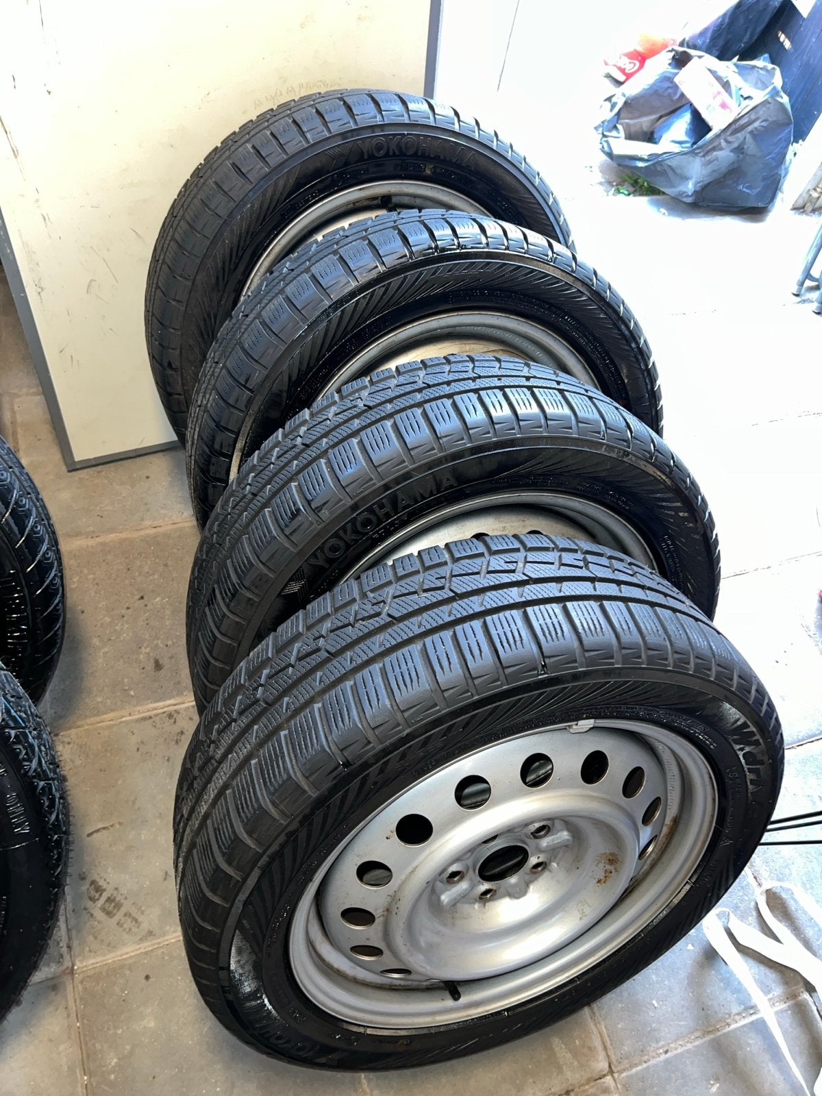 Set van 4 Yokohama winterbanden op stalen velgen 195/55R16, Ophalen, Gebruikt