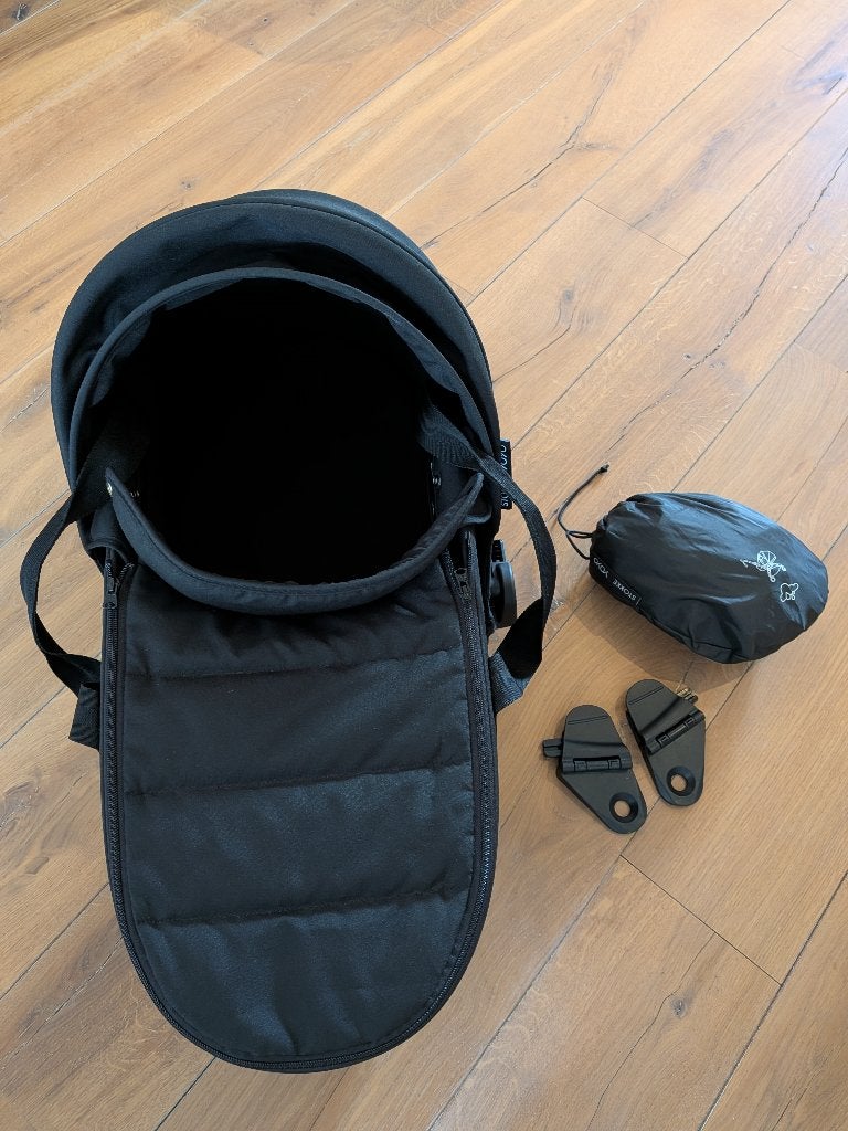 Stokke YOYO³ reiswieg zwart + adapters + raincover, Kinderen en Baby's, Kinderwagens en Combinaties, Ophalen, Zo goed als nieuw