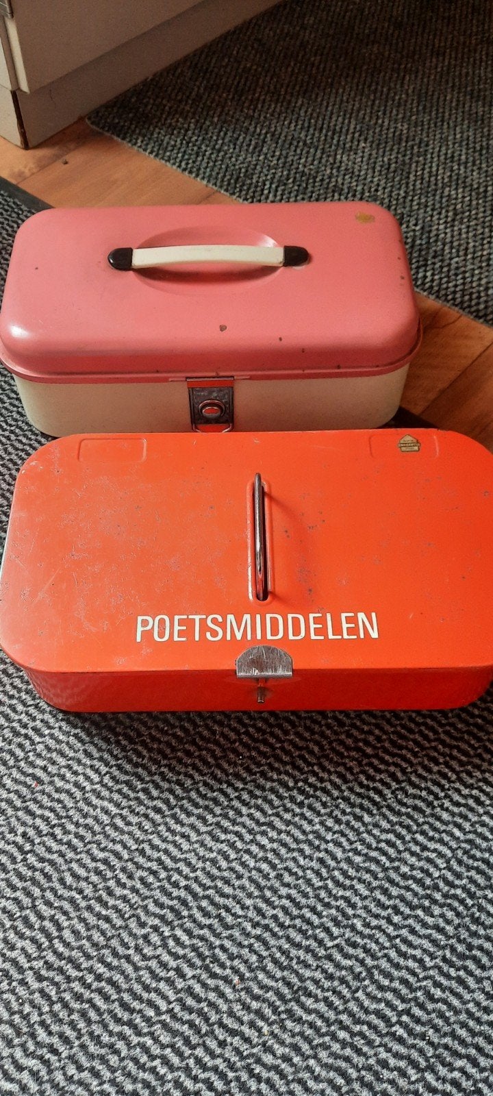 Vintage poetsmiddelen en make-up koffer, Ophalen