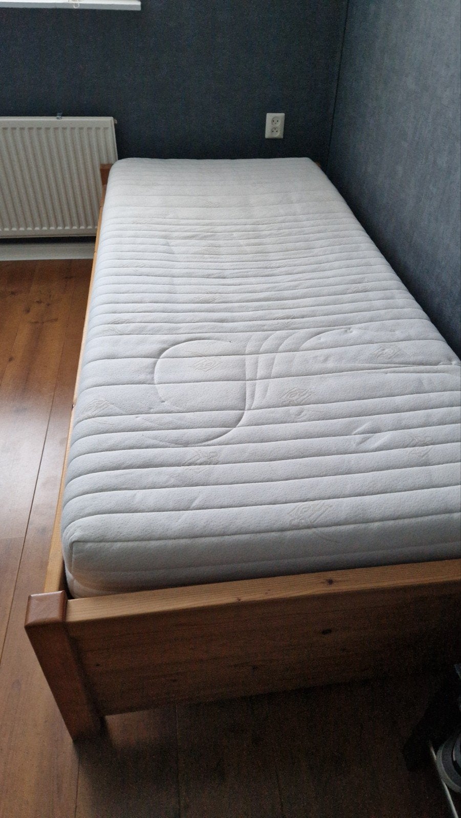Eenpersoonsbed met/zonder matras - Hout, 90x200 cm, Ophalen, Gebruikt, 90 cm, Eenpersoons