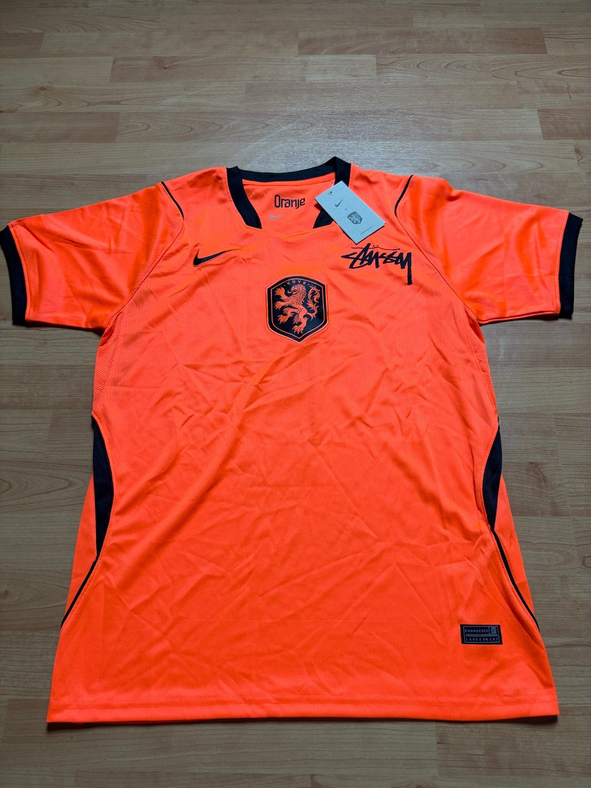 Nike x Stussy Oranje voetbalshirt - Nieuw met kaartjes, Maat M, Ophalen of Verzenden, Nieuw, Shirt