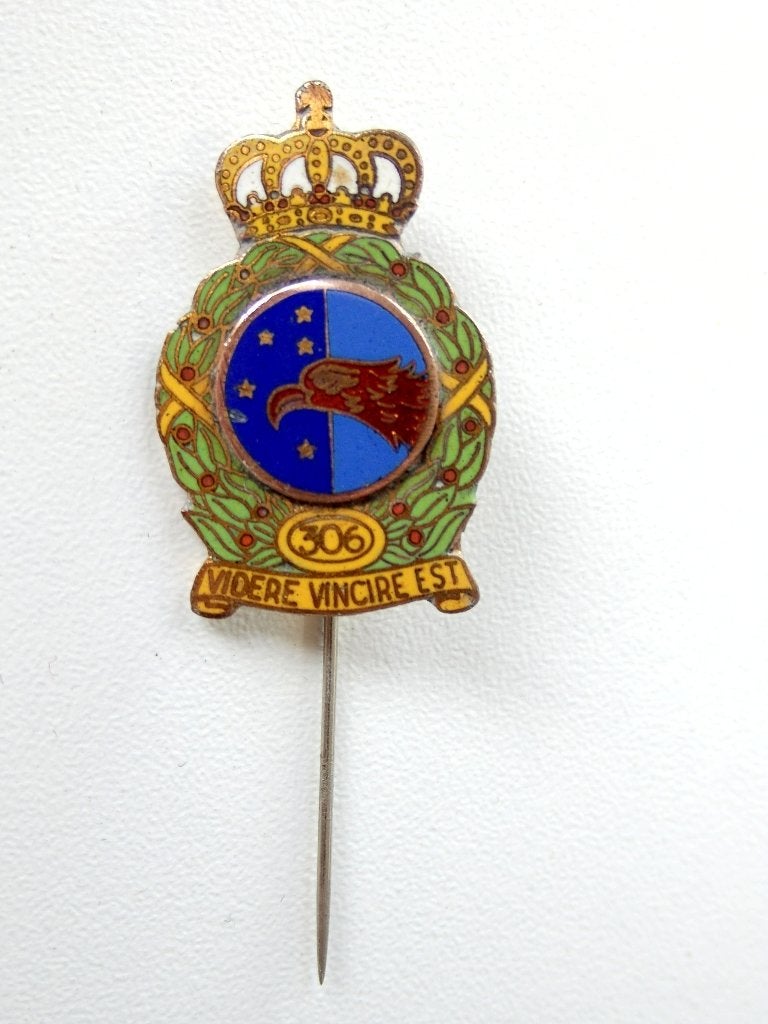 Oud speldje met geëmailleerd embleem 306 Squadron, Verzamelen, Verzenden, Luchtmacht, Nederland, Embleem of Badge