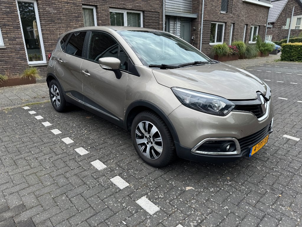 Renault Captur 0.9 TCE 90 2014 Bruin Inclusief nieuwe banden, Voorwielaandrijving, Stof, Zwart, Bruin