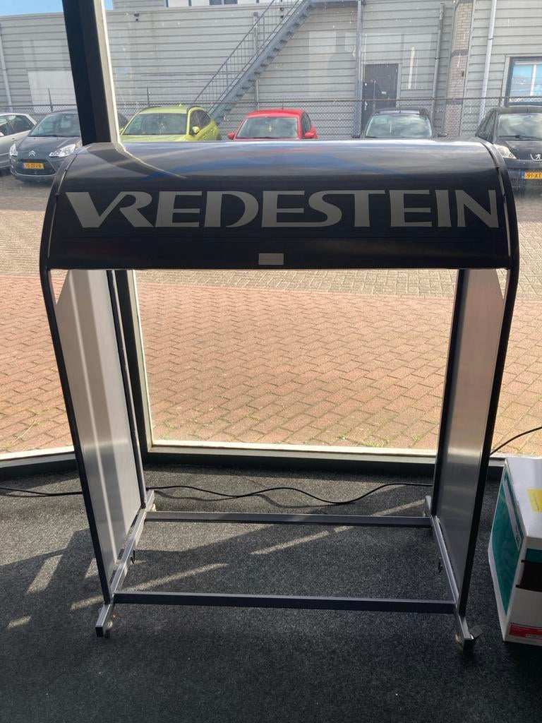 Vredestein bandenrek op wielen - Displayrek, Ophalen, Gebruikt