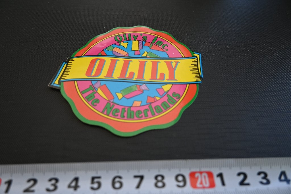 sticker logo OILILY olly's inc the netherlands, Verzamelen, Ophalen, Zo goed als nieuw