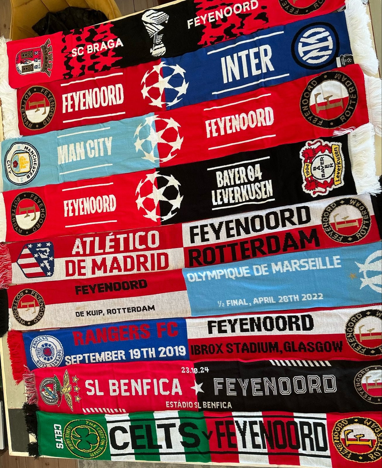 Negen Feyenoord Europese Wedstrijdsjaals - Unieke Collectie, Verzamelen, Verzenden, Zo goed als nieuw, Feyenoord, Vaantje of Sjaal