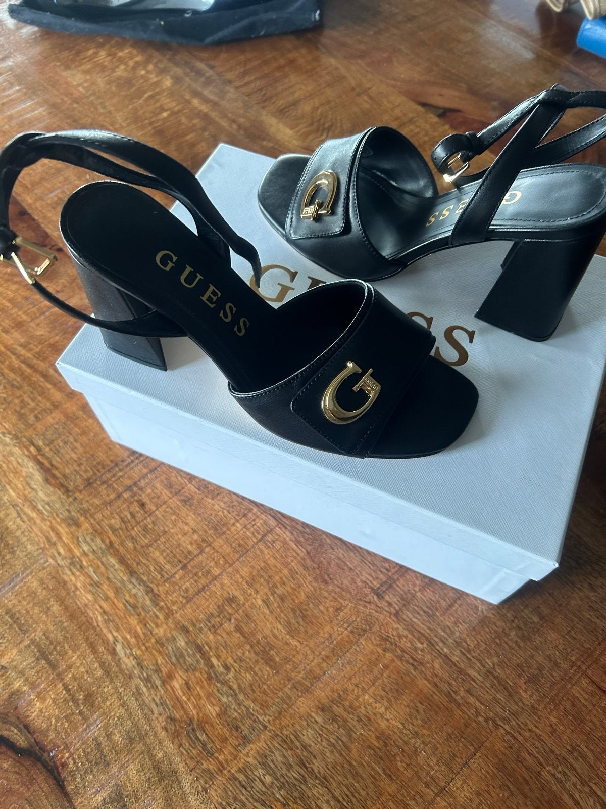 Guess sandalen met hak - Zwart, Kleding | Dames, Ophalen of Verzenden, Zo goed als nieuw, Zwart, Sandalen of Muiltjes