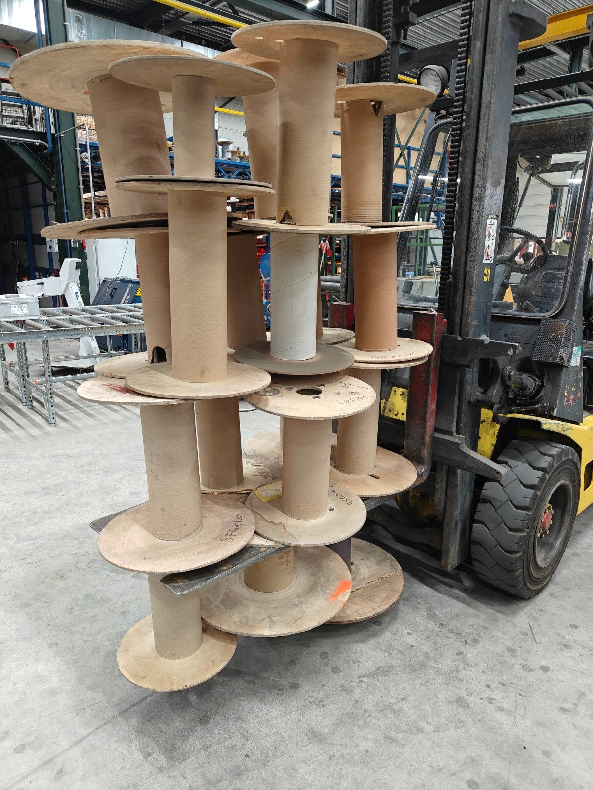 Gratis ophalen Diverse lege kabelhaspels van hout en karton, Ophalen, Minder dan 25 mm, Pallet, Minder dan 200 cm
