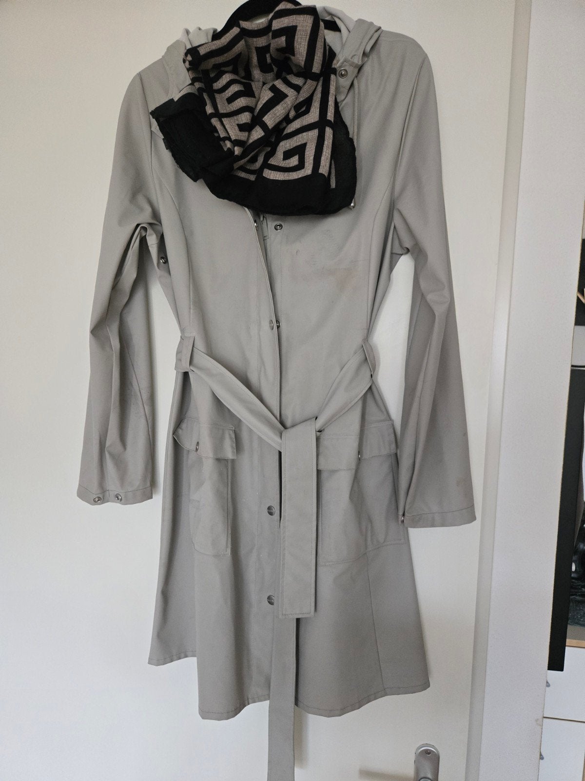 regenjas, maat 40-42 merk Rains, Kleding | Dames, Jassen | Zomer, Maat 38/40 (M), Rains, Ophalen of Verzenden, Grijs