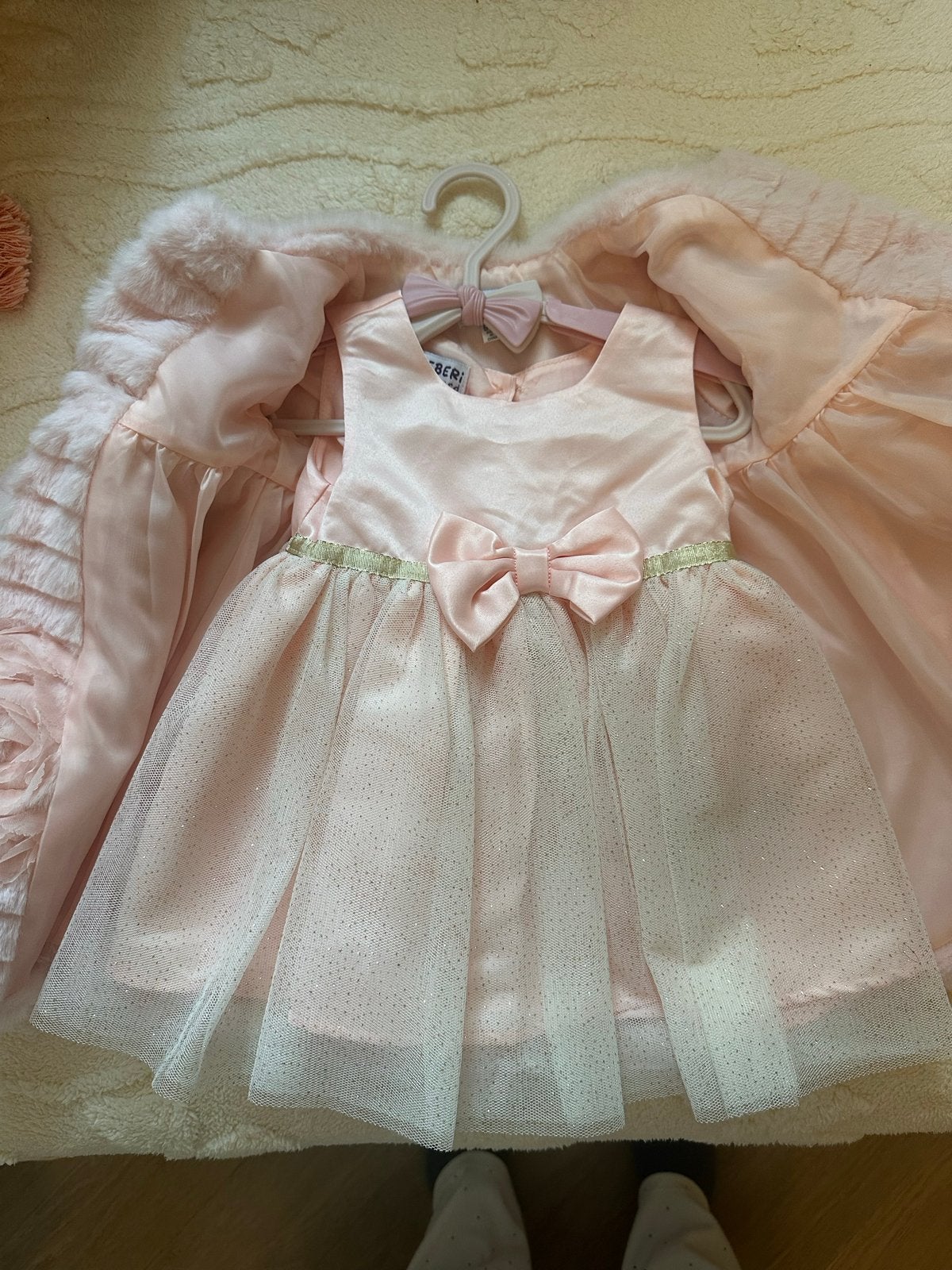 Roze feestjurk en bontjasje voor baby 6/9M, Ophalen of Verzenden, Nieuw, Meisje