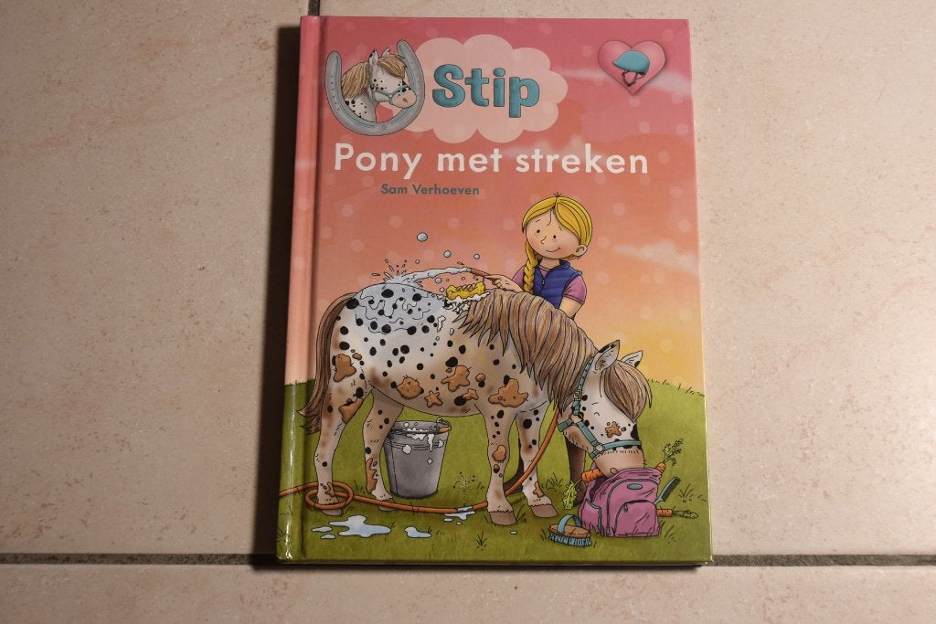 Stip de Pony Pony met streken / Sam Verhoeven, Ophalen of Verzenden, Zo goed als nieuw, Fictie algemeen