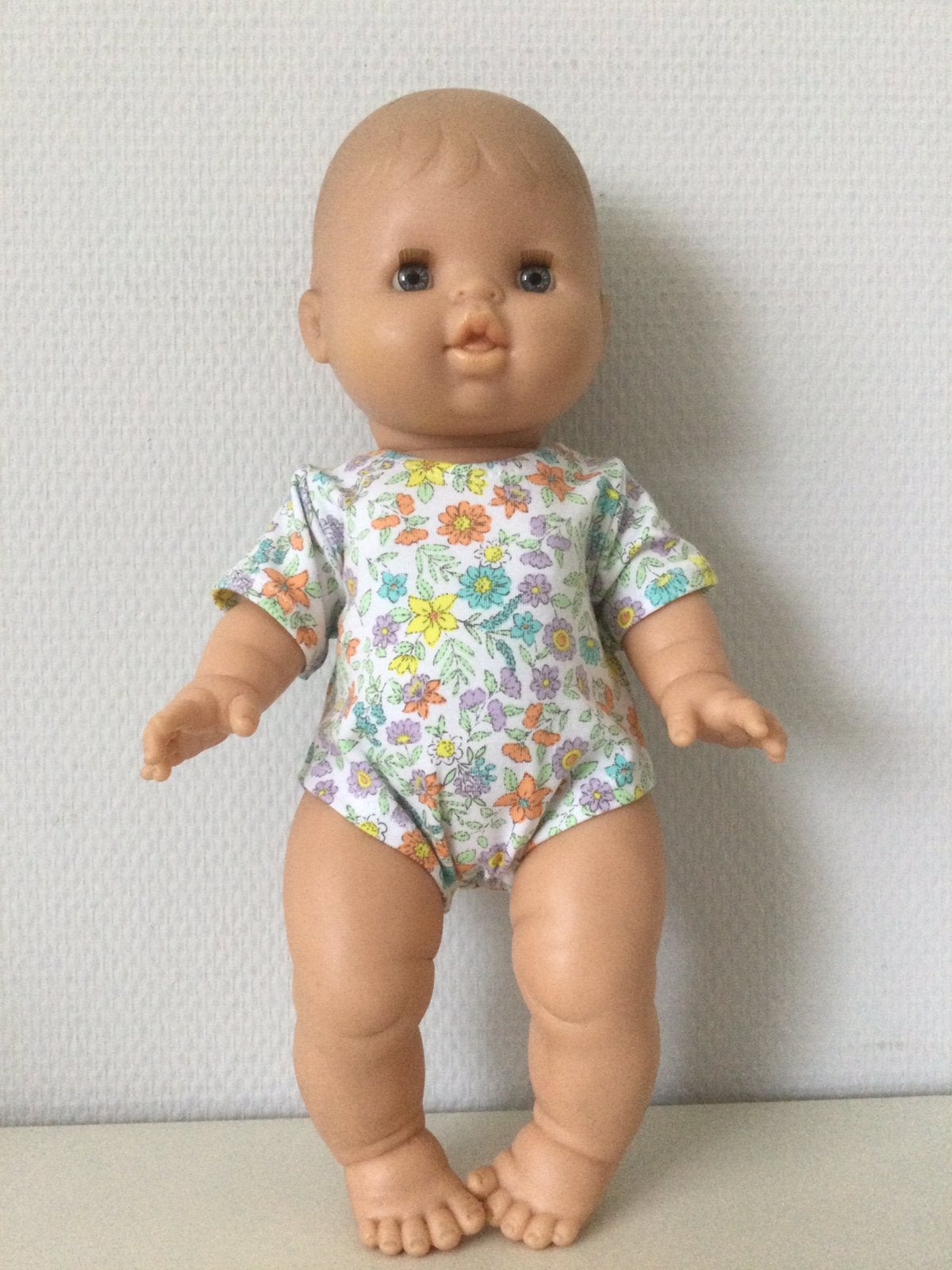 Poppenkleertjes babypop 34 cm Reina Paola pop 34 cm romper, Ophalen of Verzenden, Nieuw, Babypop