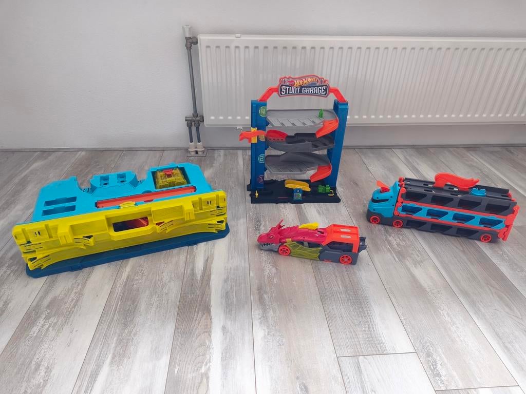 Hot Wheels Stunt Garage & Baanset met Auto's, Ophalen, Gebruikt