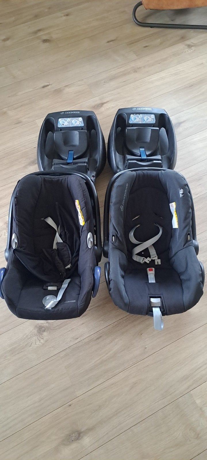 Maxi-Cosi Cabriofix autostoeltjes met FamilyFix bases, Autogordel of Isofix, Gebruikt, 0 t/m 13 kg, Maxi-Cosi