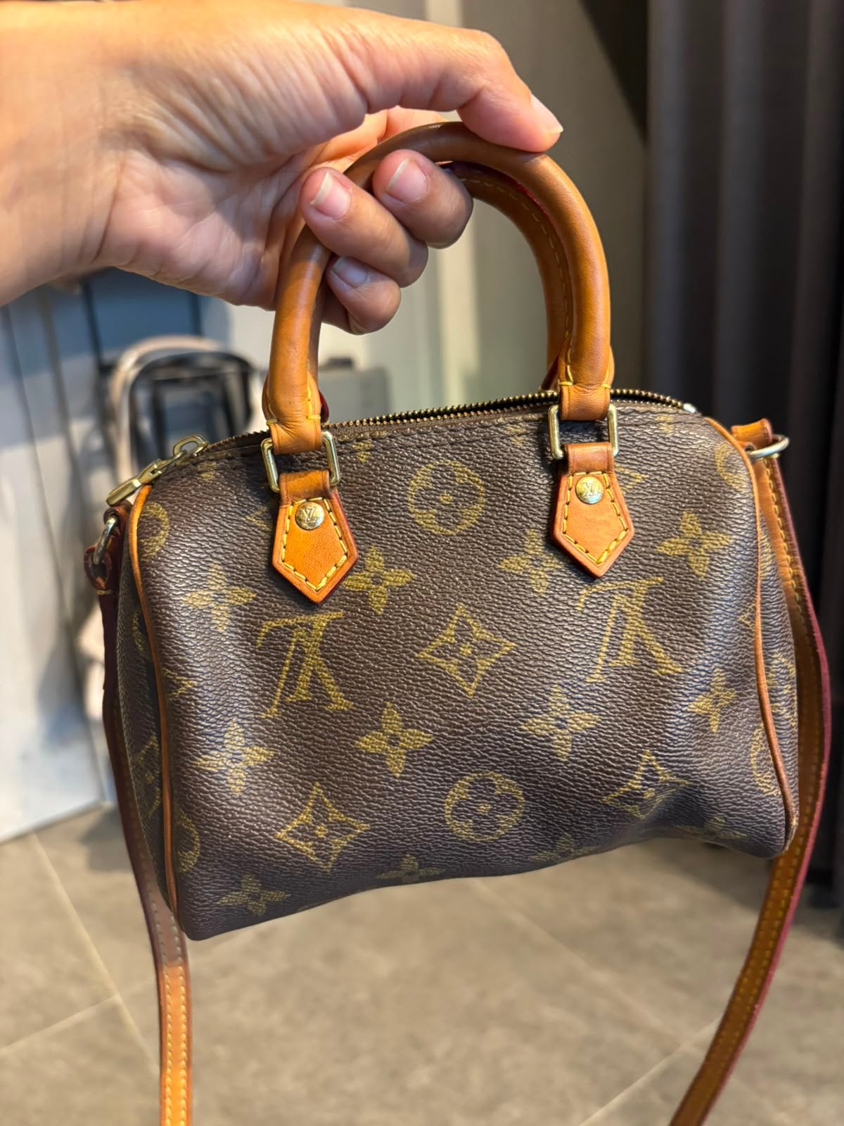 LV nano Speedy, Ophalen of Verzenden, Zo goed als nieuw, Bruin, Schoudertasje